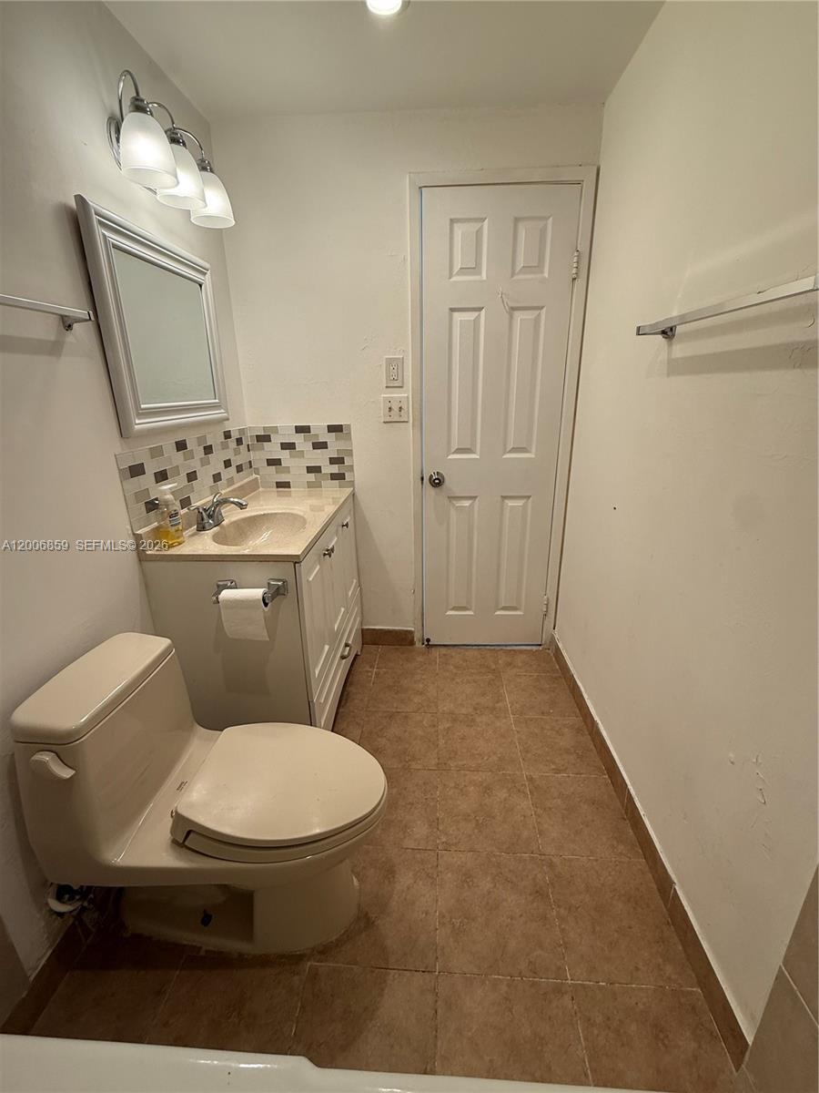 400 Kings Point Dr 608 Property Photo 9