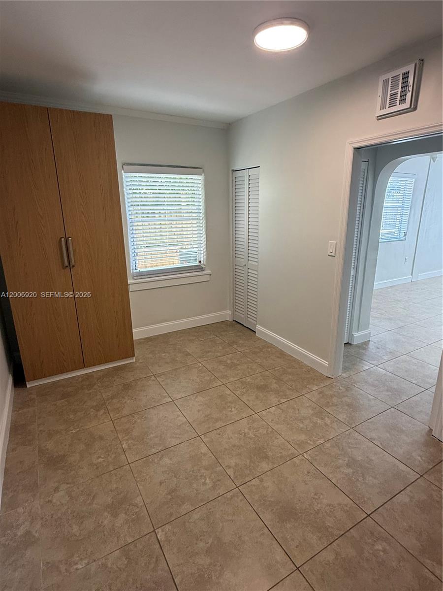 2816 Pine Tree Dr 2 Property Photo 4