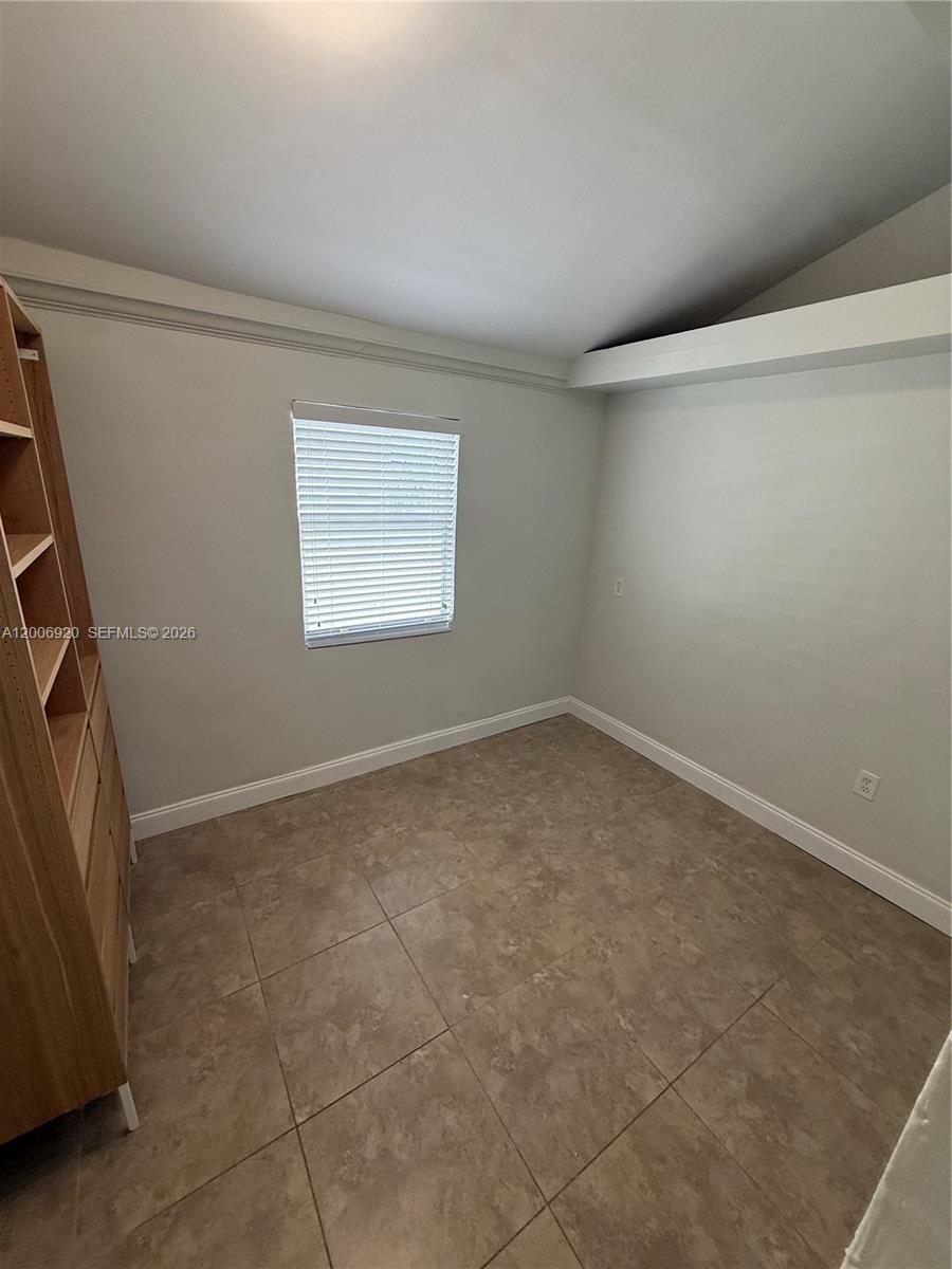 2816 Pine Tree Dr 2 Property Photo 5