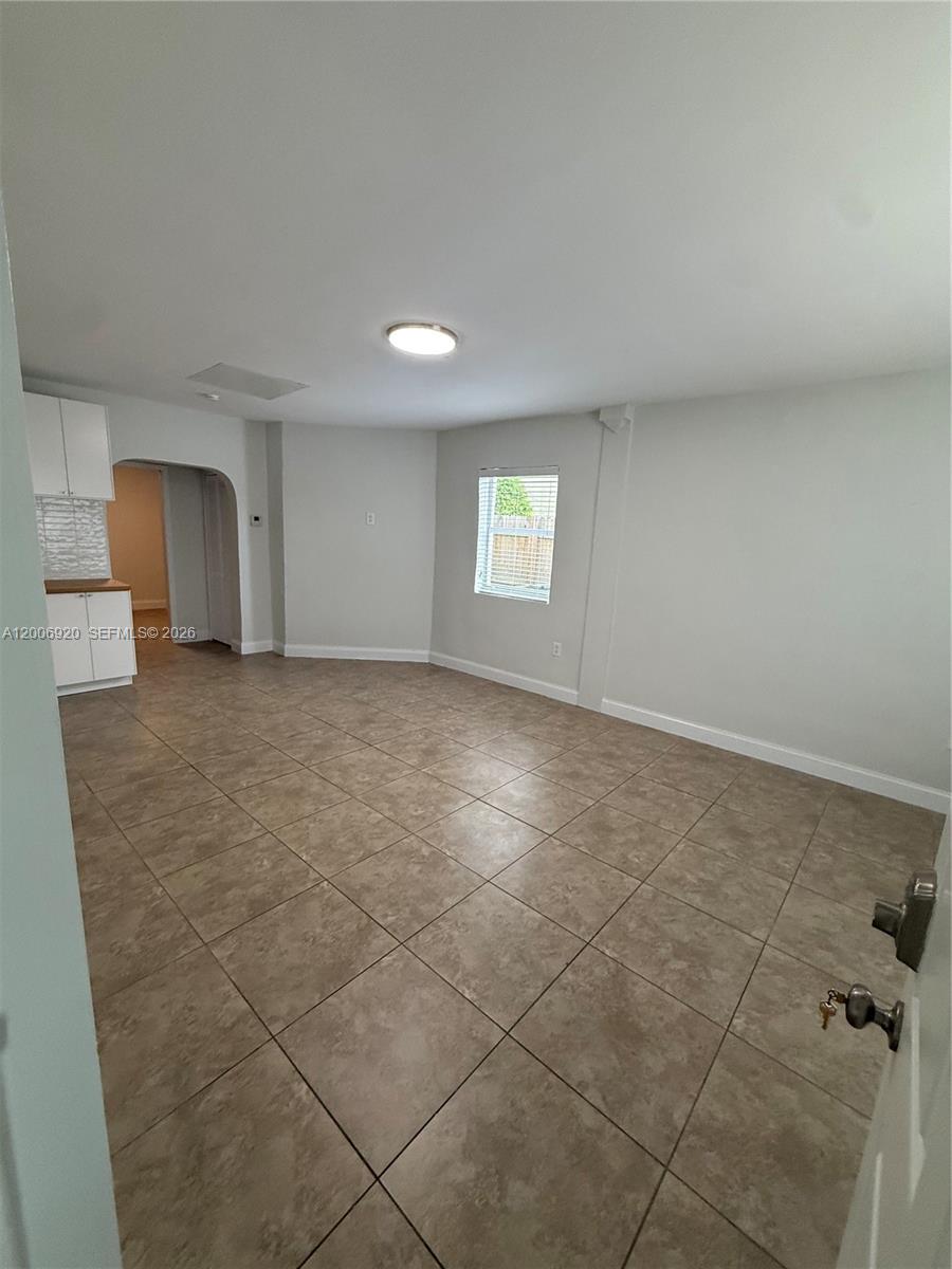 2816 Pine Tree Dr 2 Property Photo 14