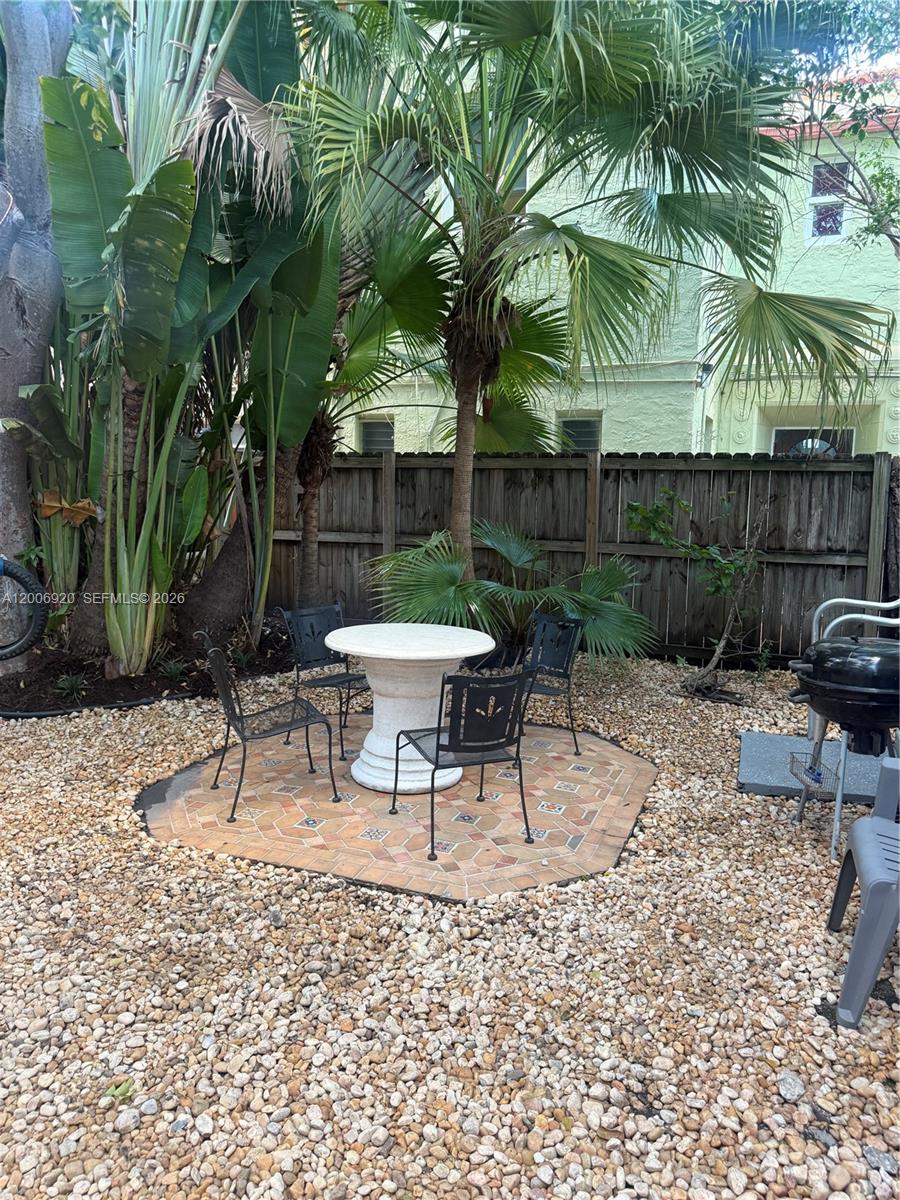 2816 Pine Tree Dr 2 Property Photo 16