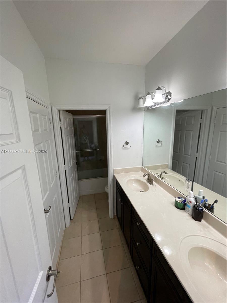 10086 Nw 89th Ter Property Photo 13