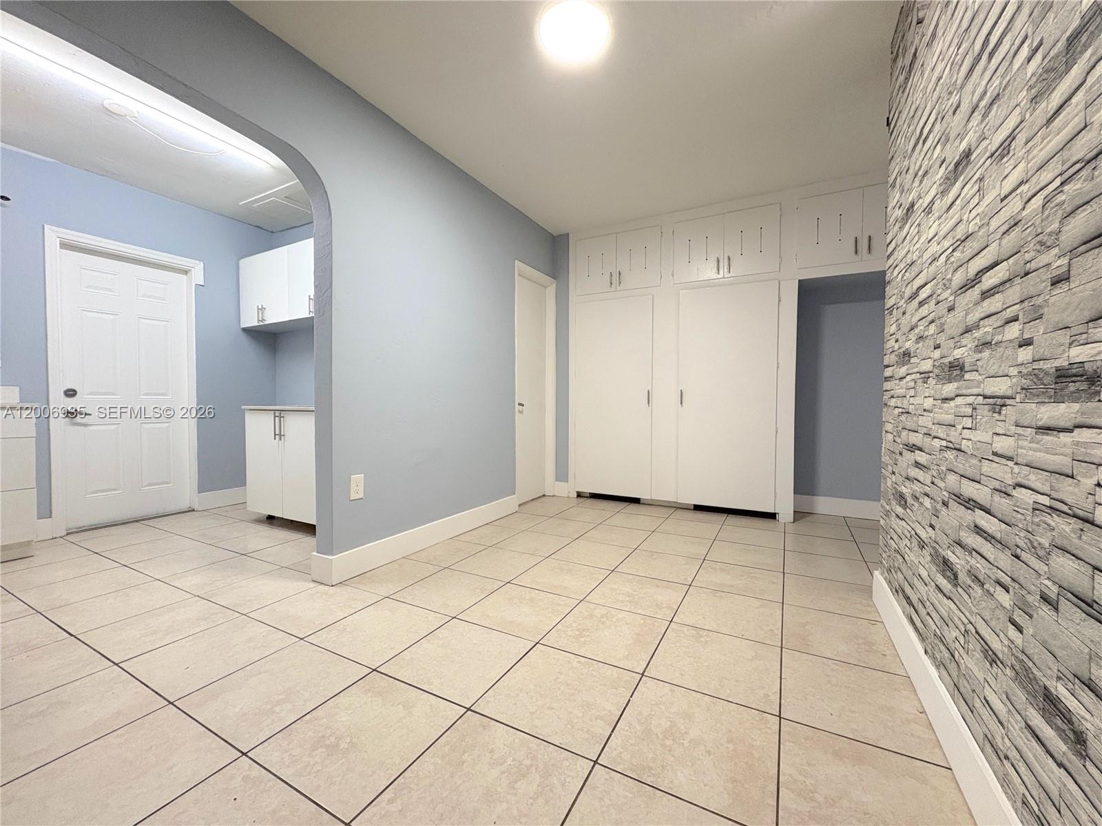 1815 Mckinley St 9 Property Photo 3