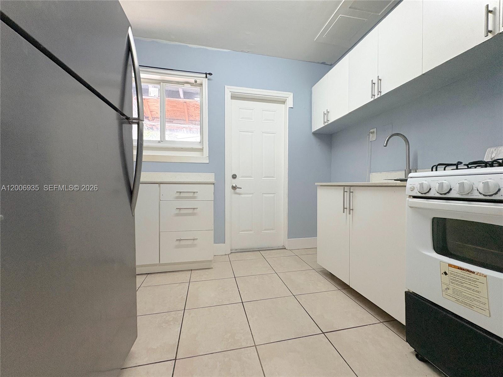 1815 Mckinley St 9 Property Photo 4