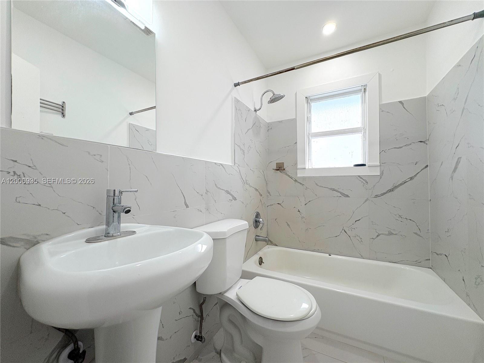1815 Mckinley St 9 Property Photo 7