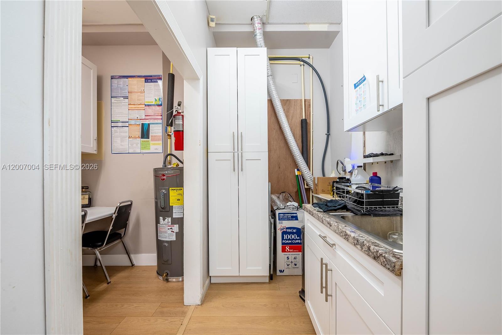 A12007004 Property Photo 22