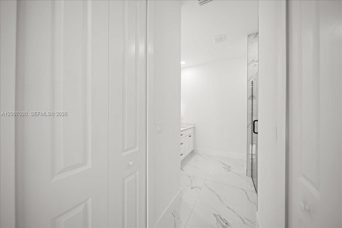 1033 E Plymouth St E Property Photo 19
