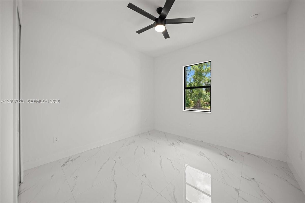 1033 E Plymouth St E Property Photo 20