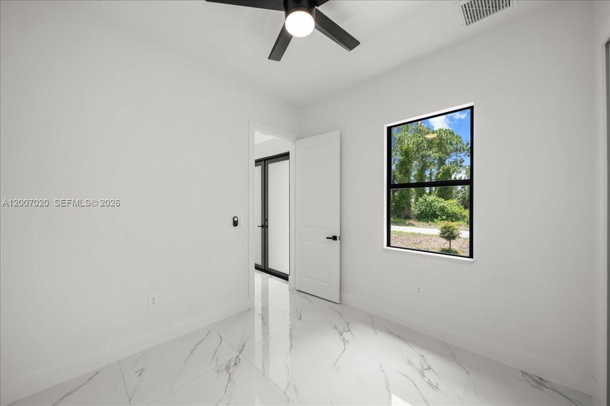1033 E Plymouth St E Property Photo 26