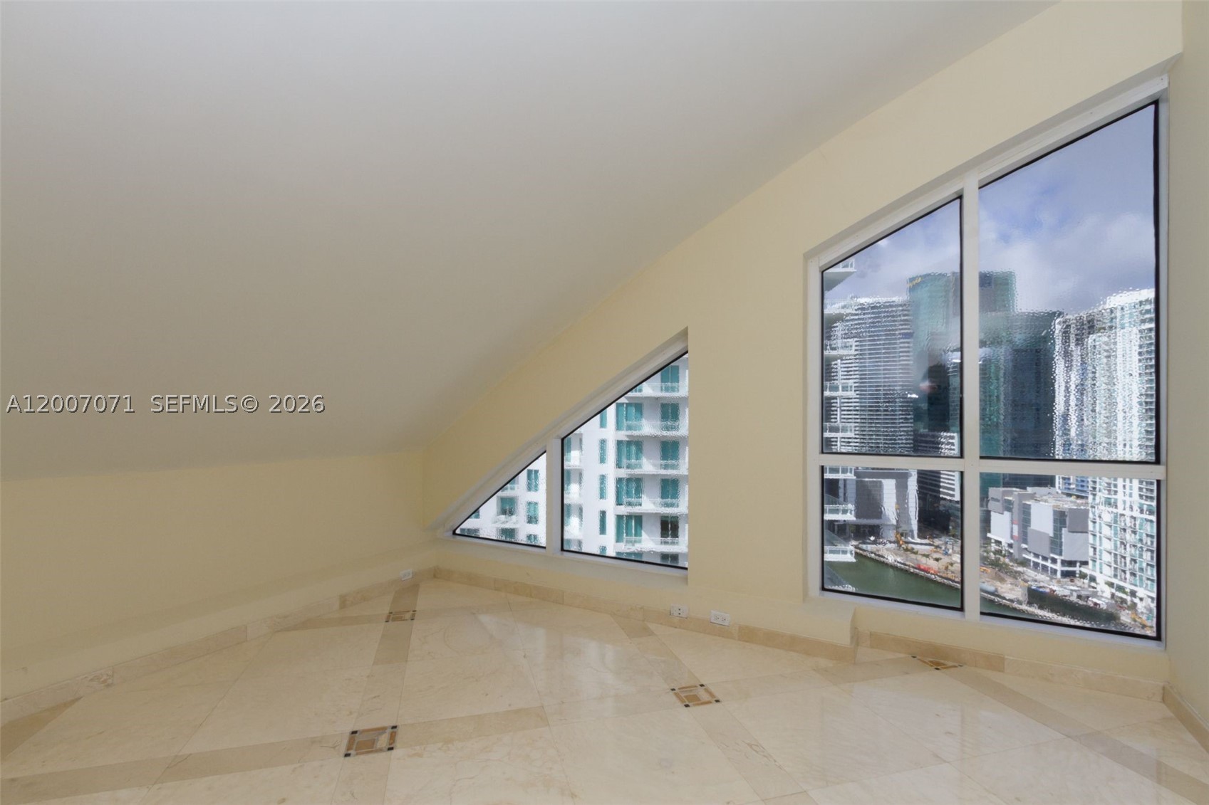 888 Brickell Key Dr 2802 Property Photo 24