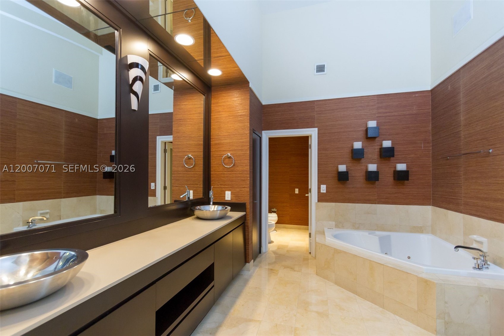 888 Brickell Key Dr 2802 Property Photo 38