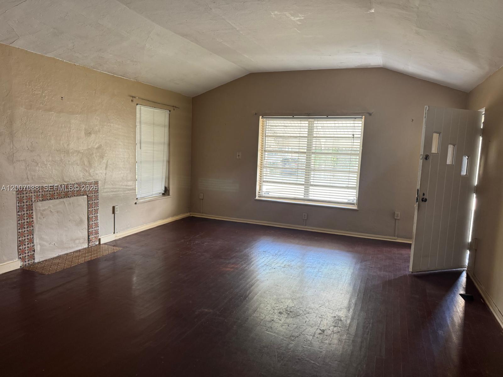 1812 Fillmore St Property Photo 2