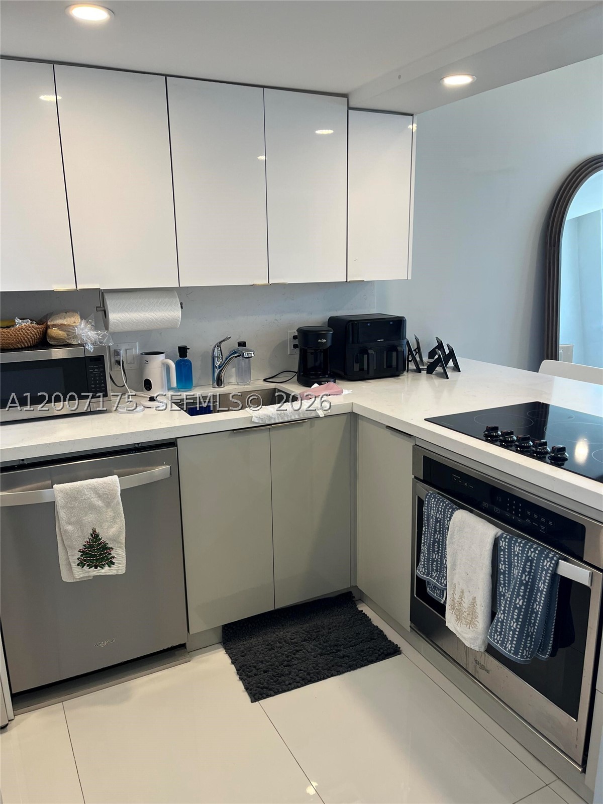 540 Brickell Key Dr 1809 Property Photo 15