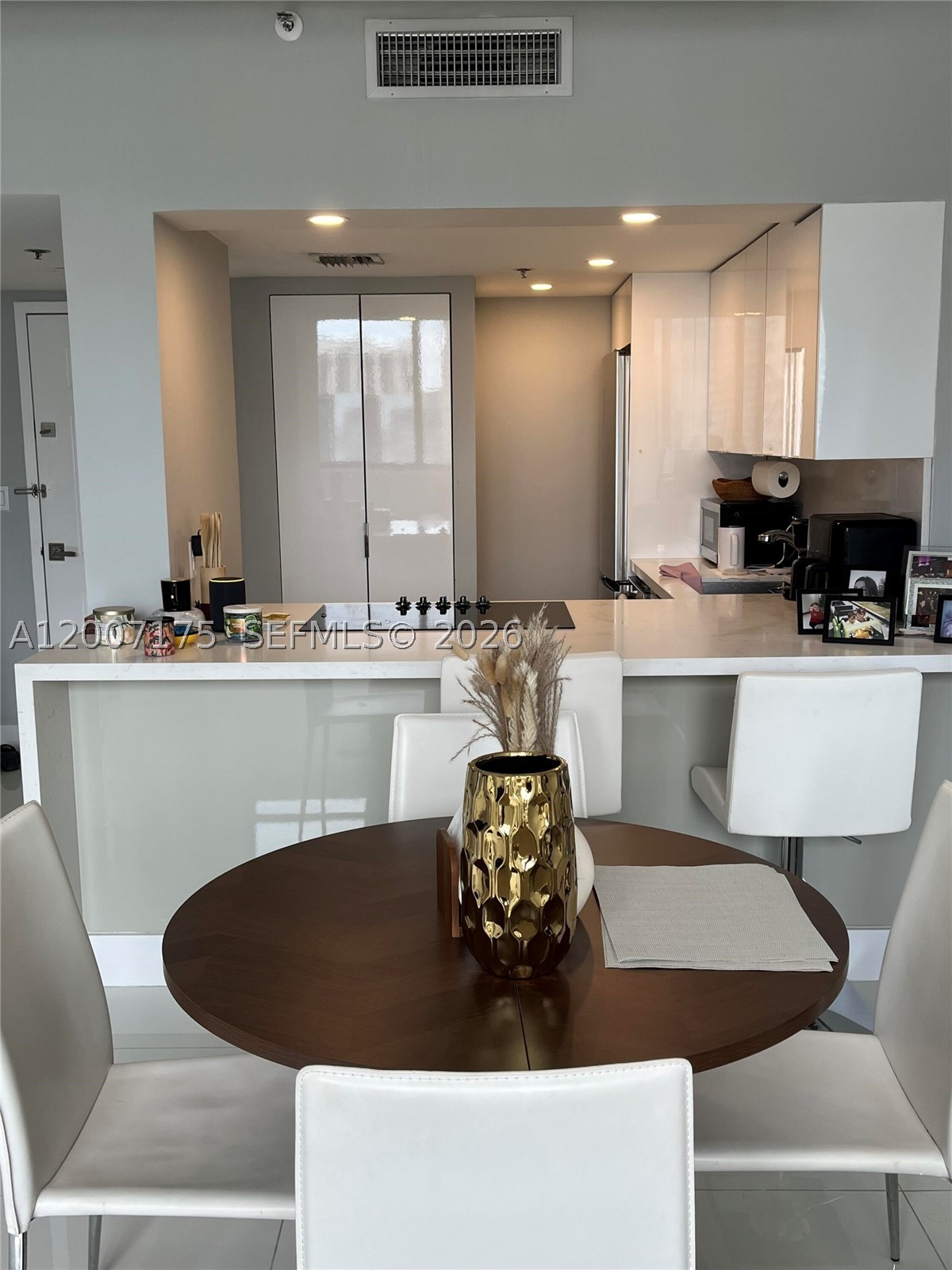 540 Brickell Key Dr 1809 Property Photo 16
