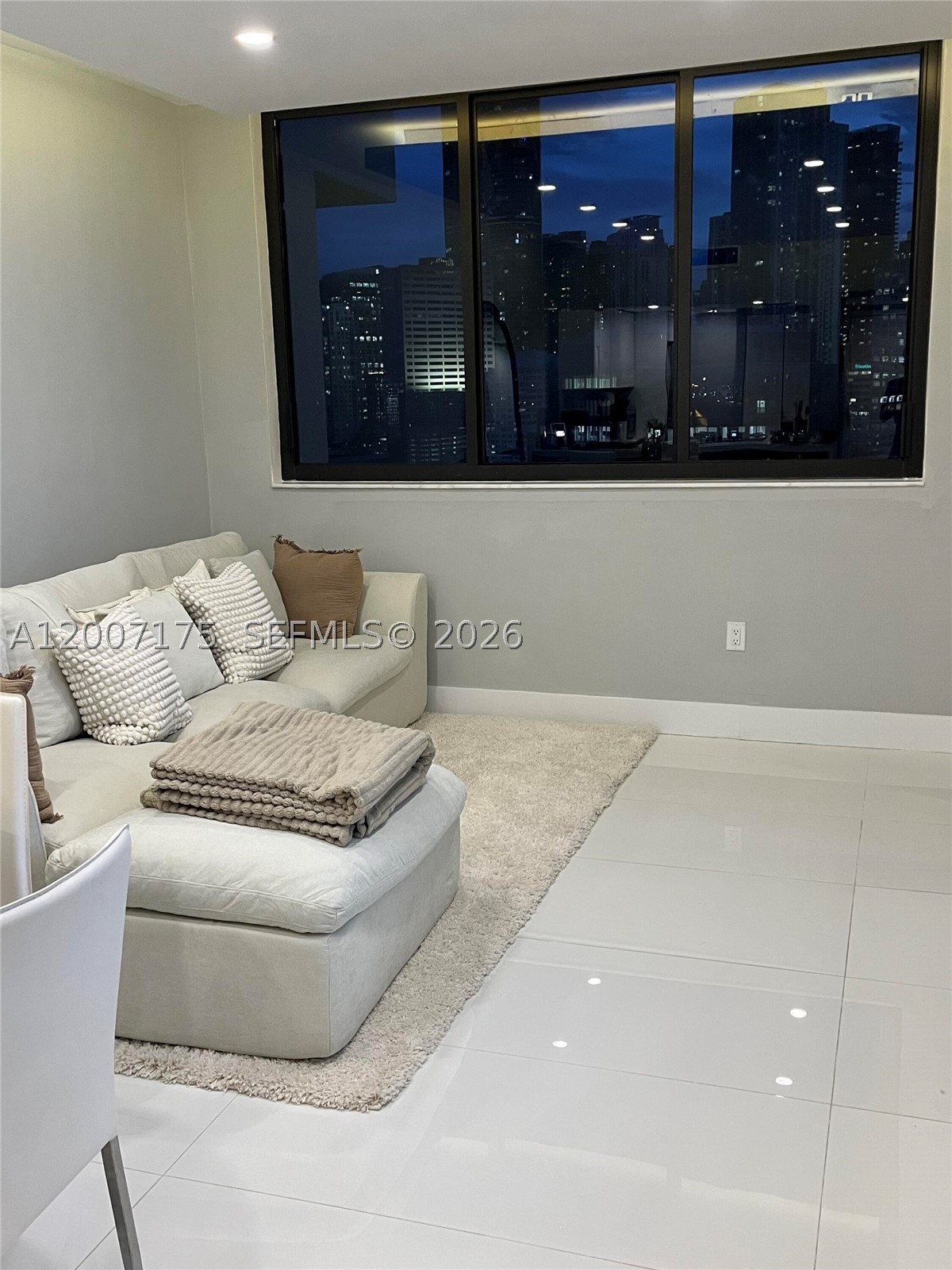 540 Brickell Key Dr 1809 Property Photo 18