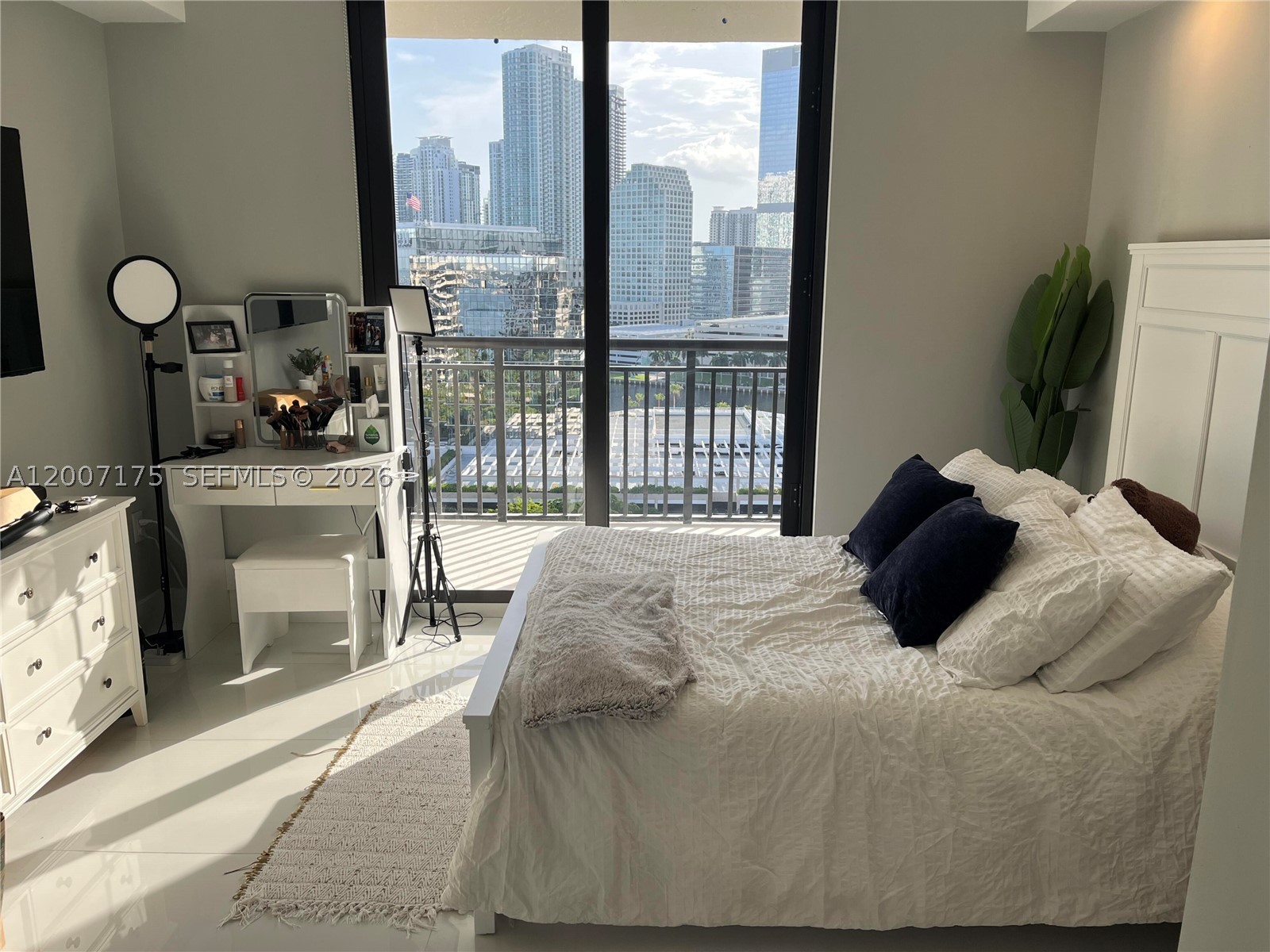 540 Brickell Key Dr 1809 Property Photo 20