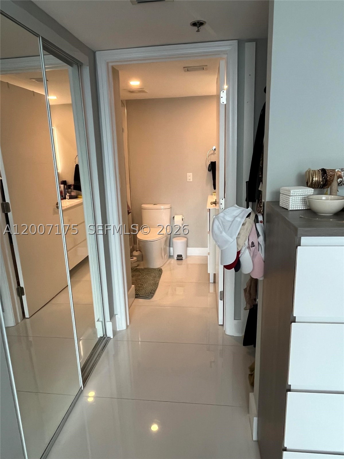 540 Brickell Key Dr 1809 Property Photo 23