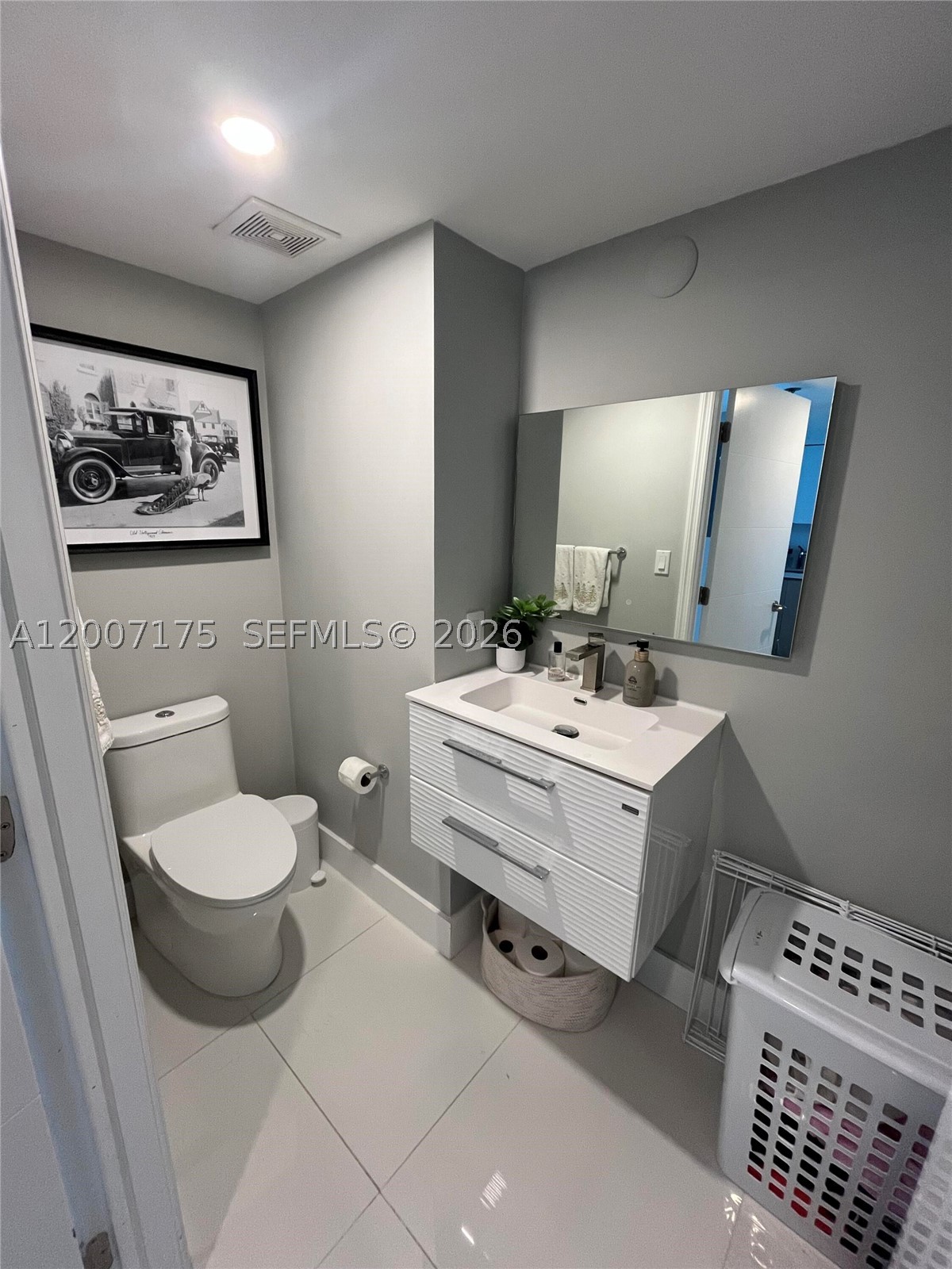 540 Brickell Key Dr 1809 Property Photo 26