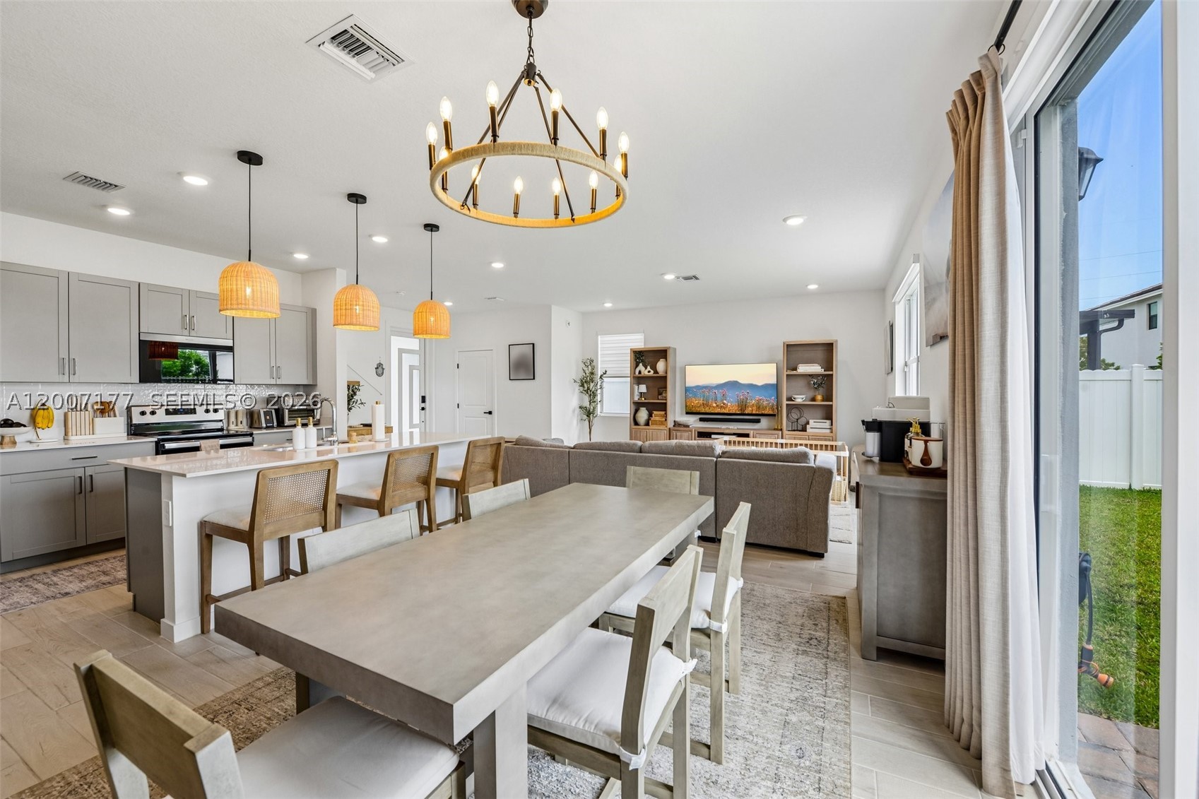 1660 Se 6th St Property Photo 12