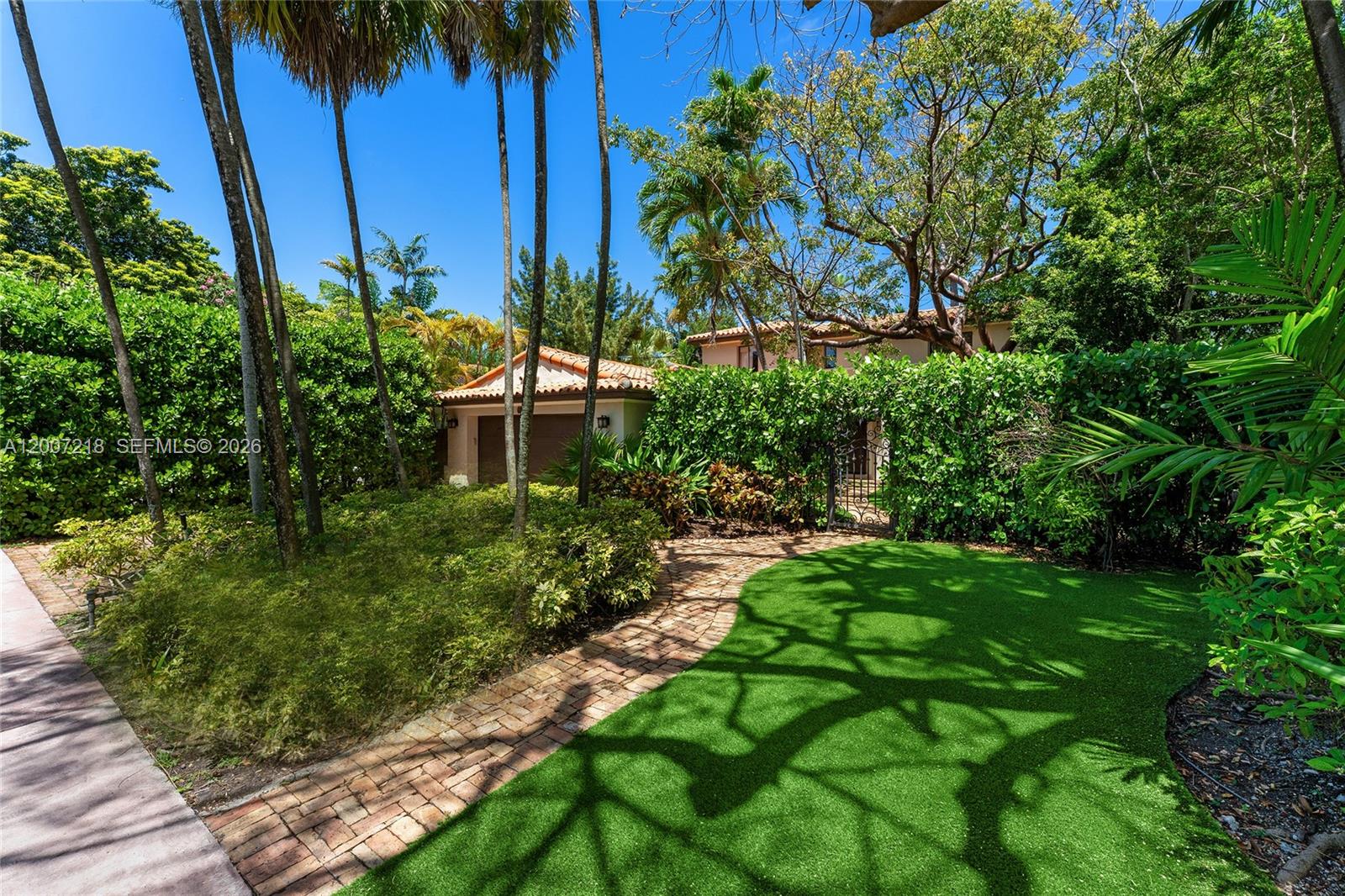 6121 La Gorce Dr Property Photo 1