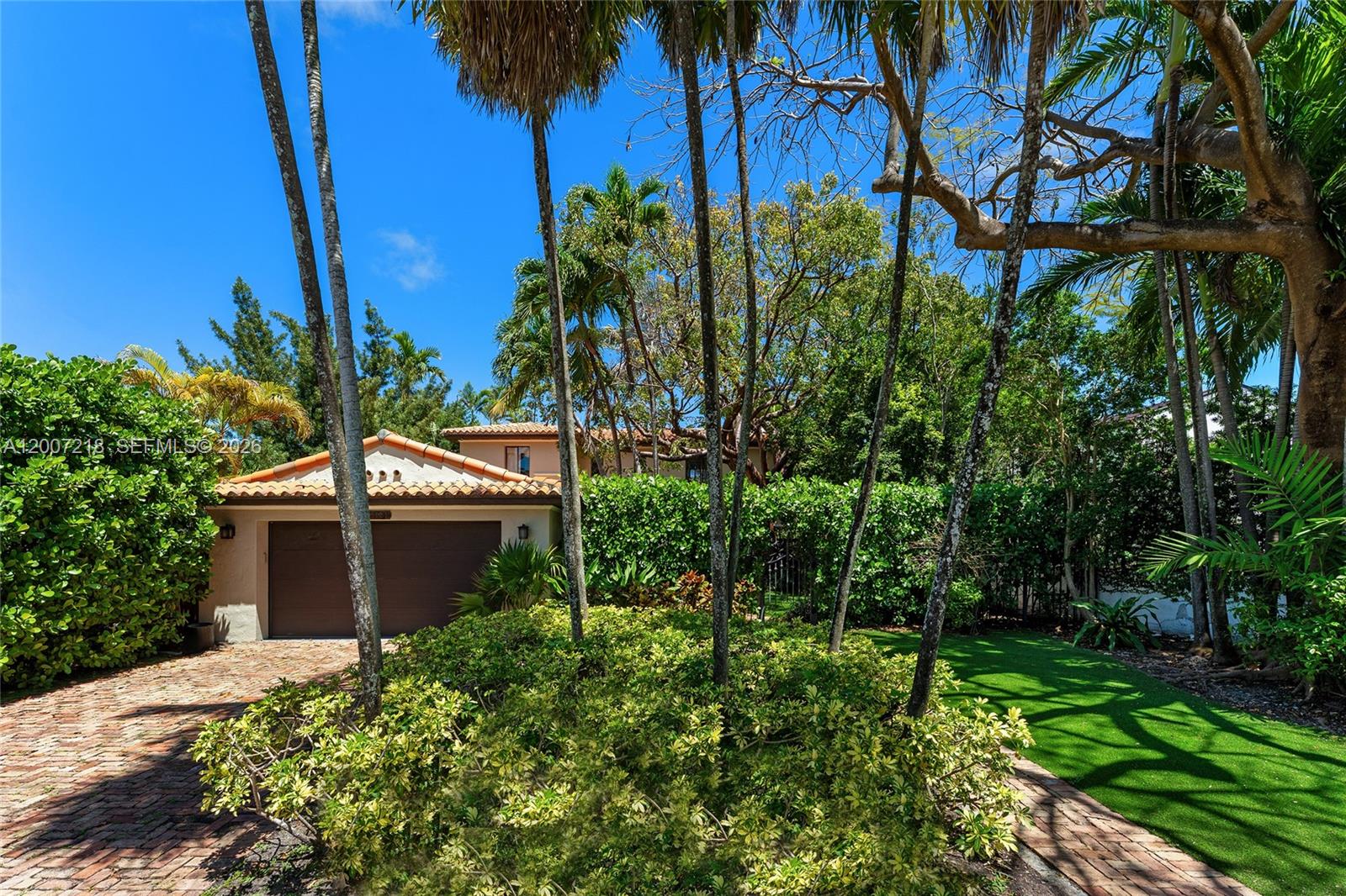 6121 La Gorce Dr Property Photo 2