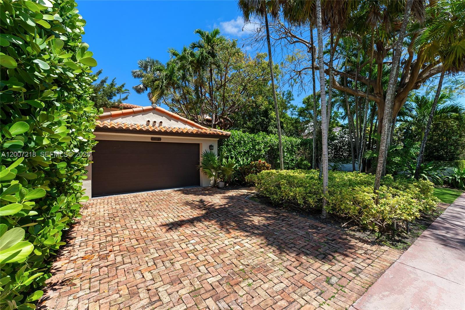 6121 La Gorce Dr Property Photo 3
