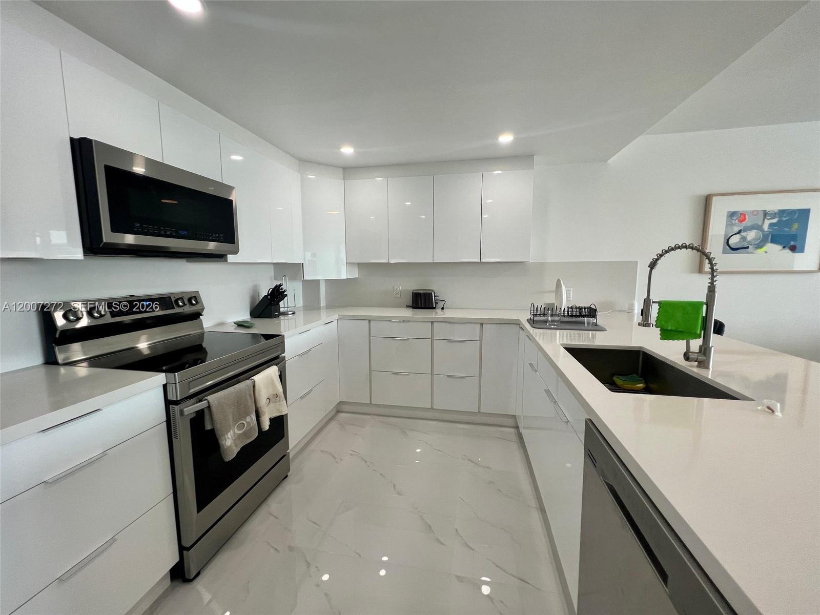 155 Ocean Lane Dr 1011 Property Photo 14