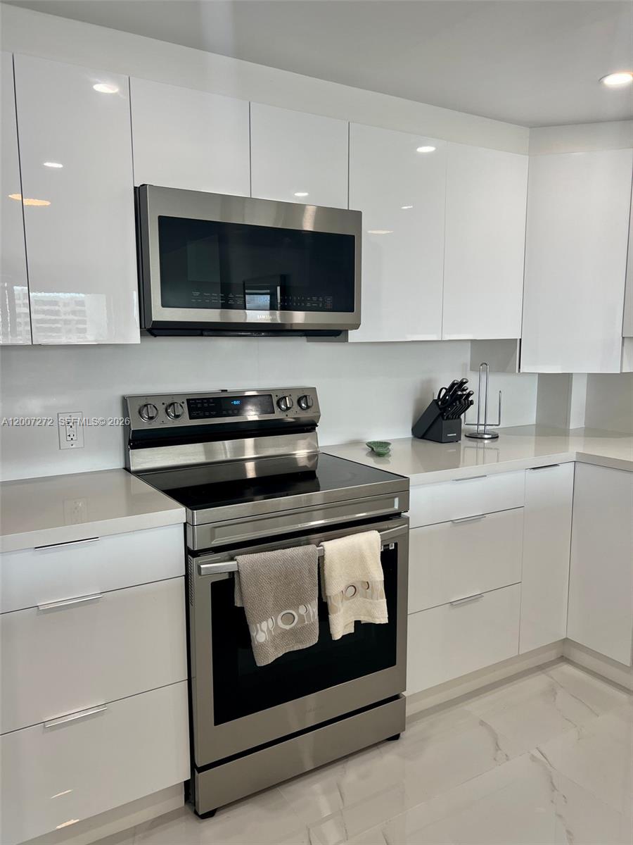 155 Ocean Lane Dr 1011 Property Photo 15