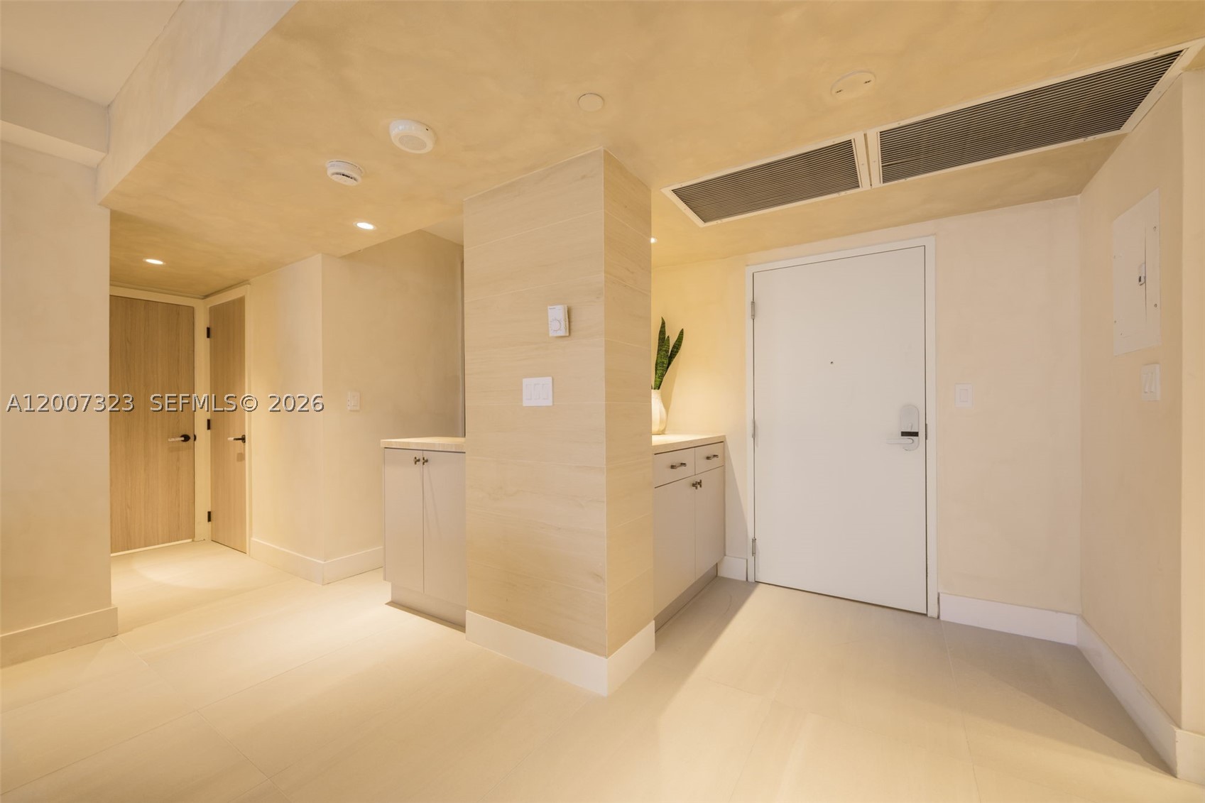 2301 Collins Ave 526 Property Photo 3