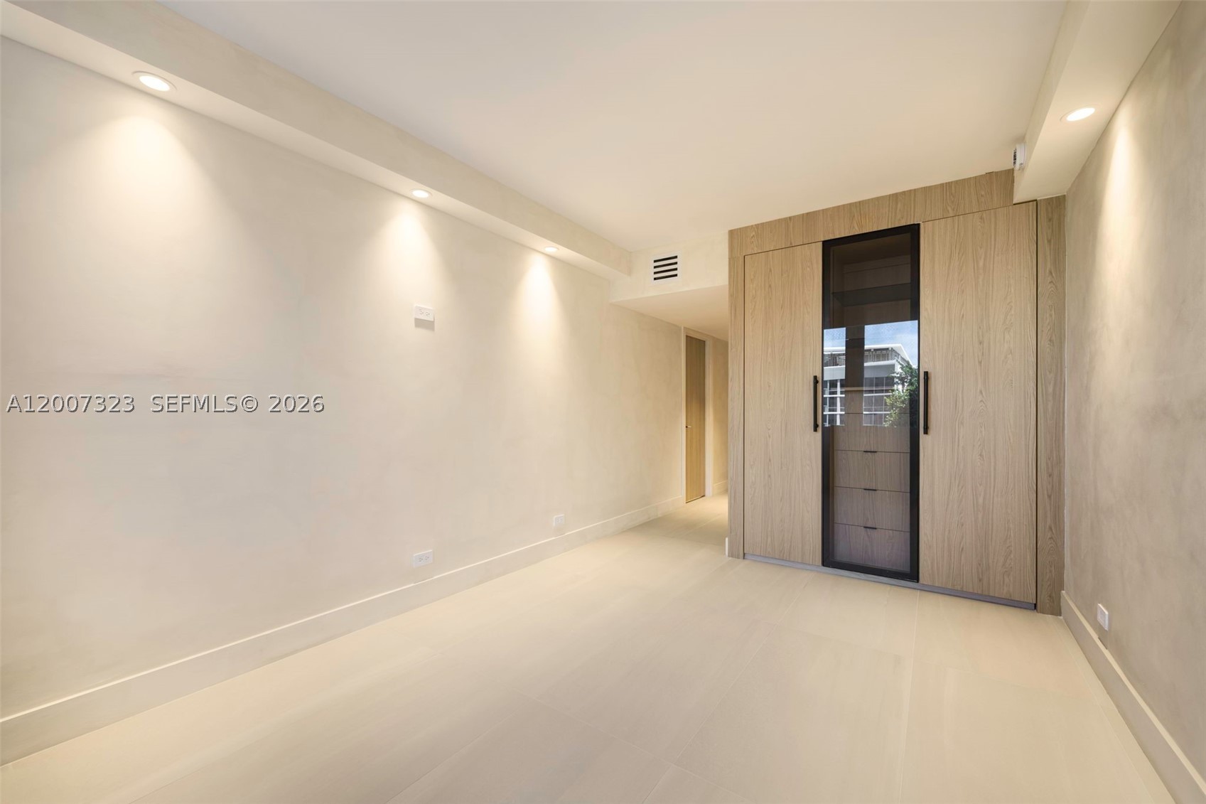 2301 Collins Ave 526 Property Photo 14