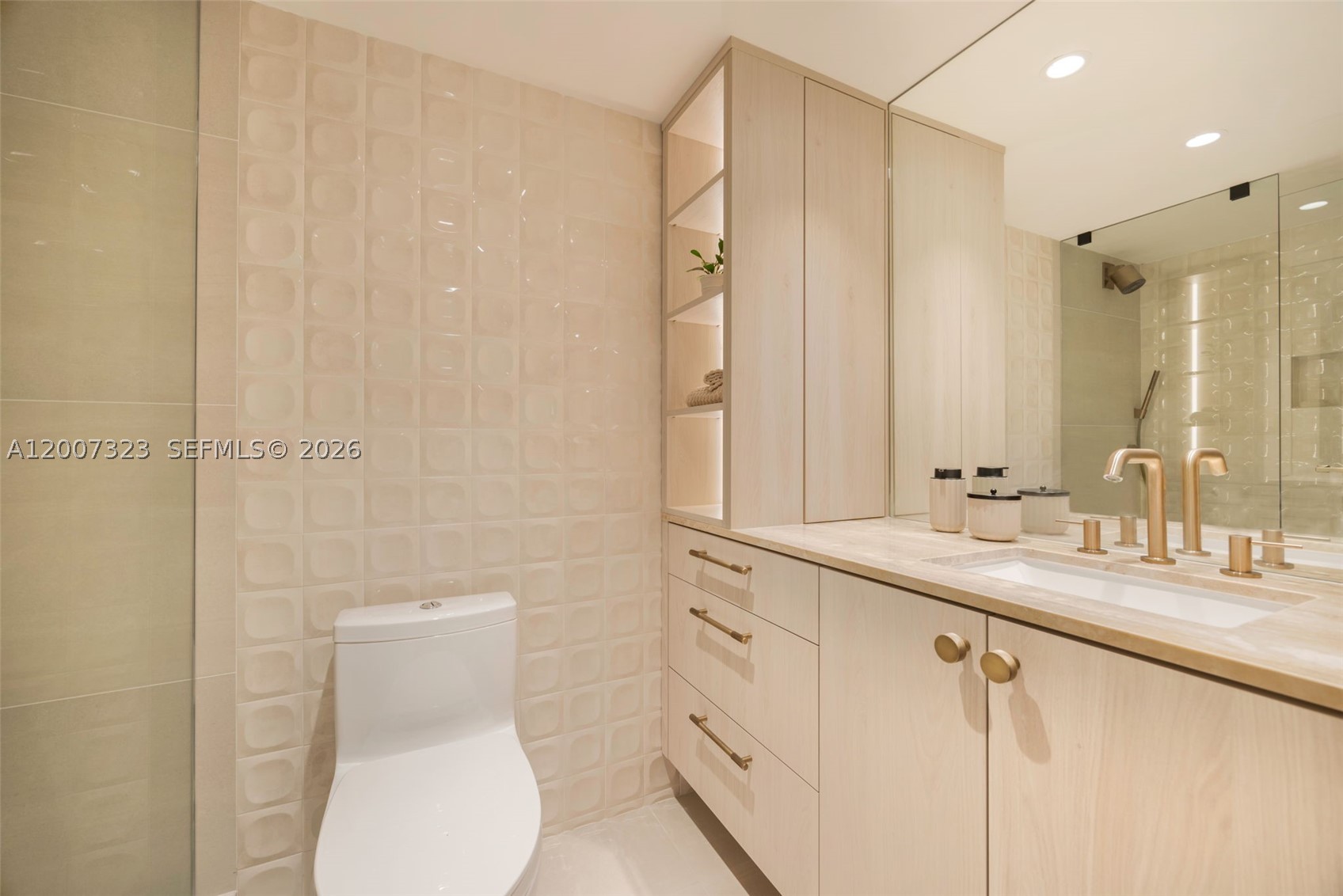 2301 Collins Ave 526 Property Photo 16