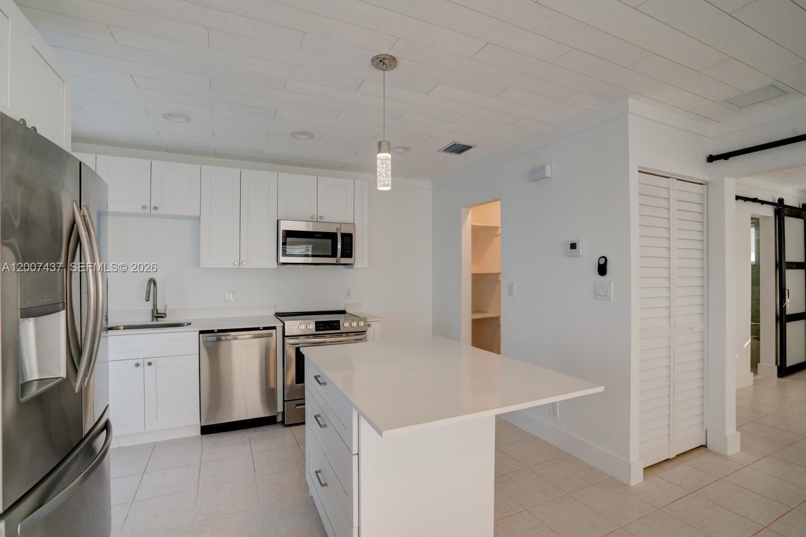 A12007437 Property Photo 12
