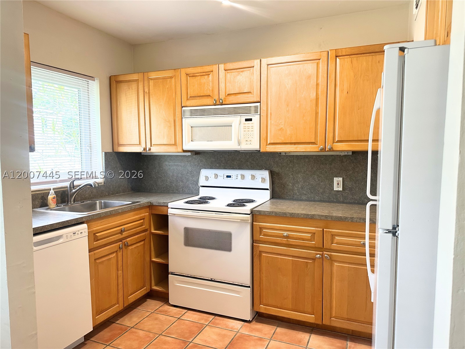 7734 Sw 55th Ave B Property Photo 6