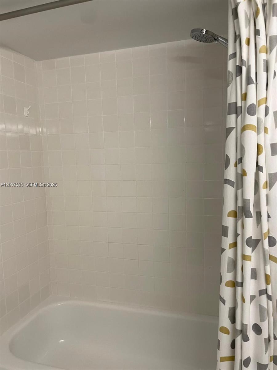 5880 Collins Ave 1006 Property Photo 5