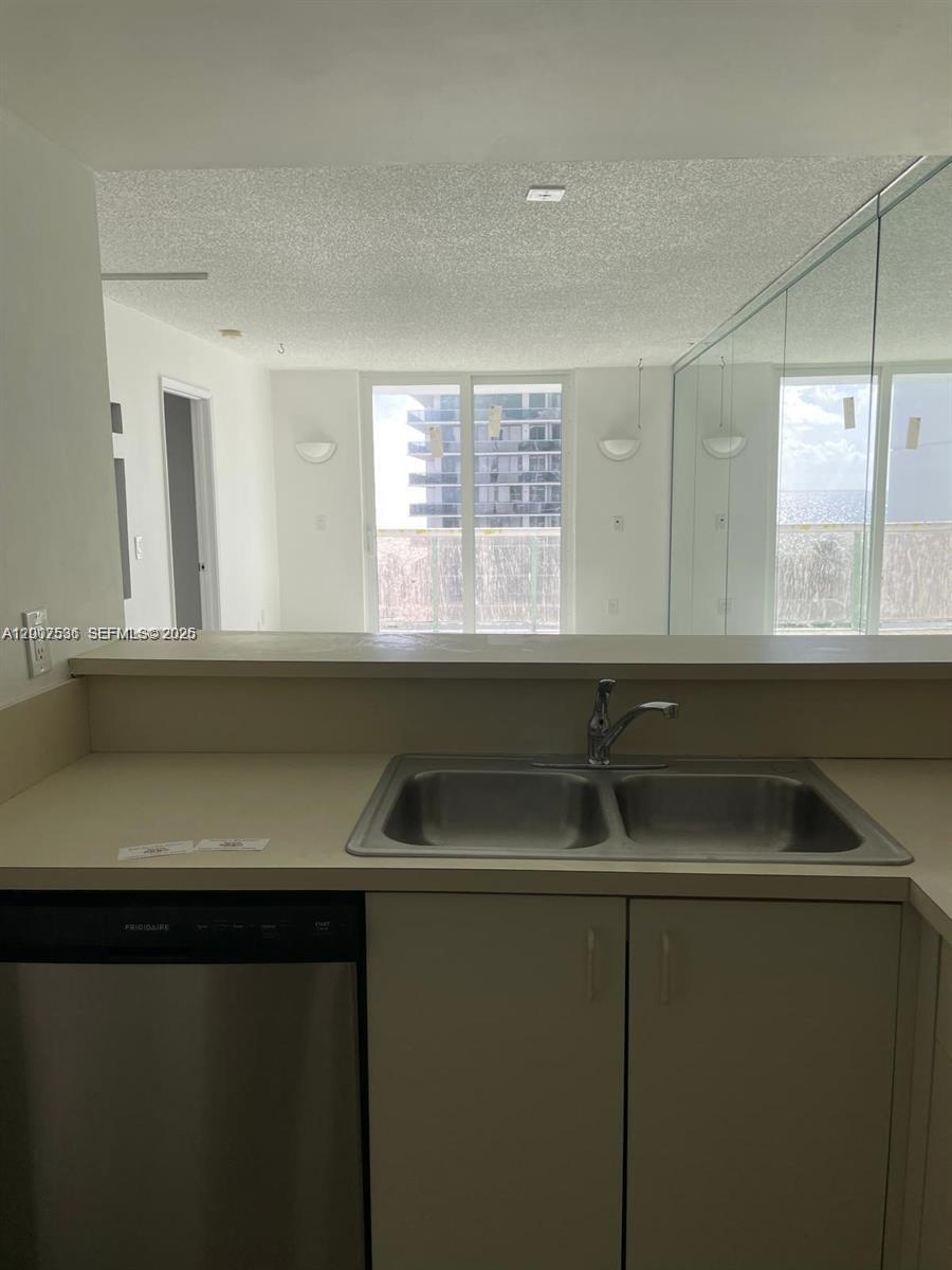 5880 Collins Ave 1006 Property Photo 7