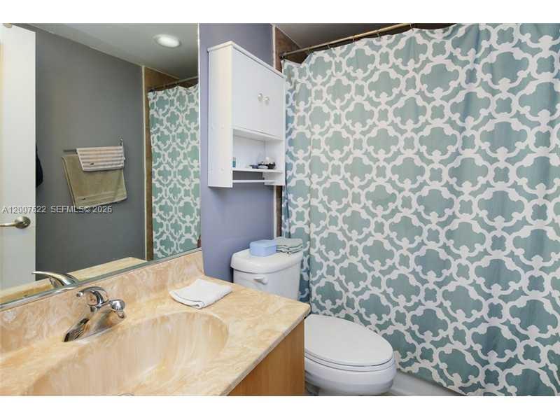 7501 E Treasure Dr 8c Property Photo 9