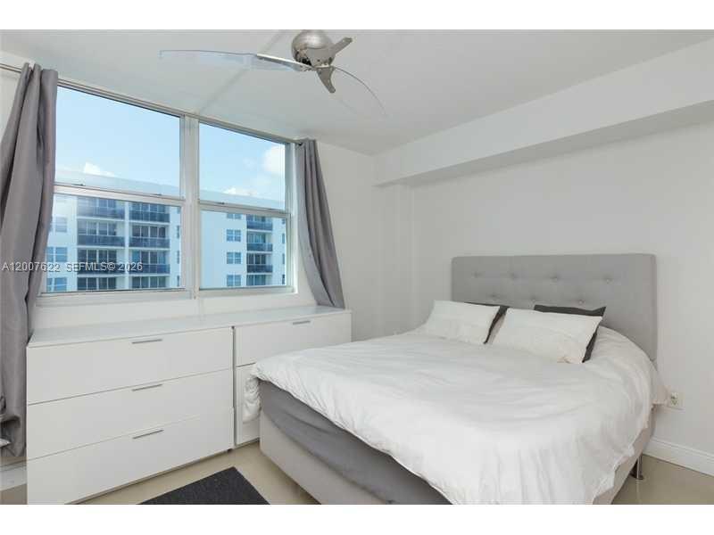 7501 E Treasure Dr 8c Property Photo 10