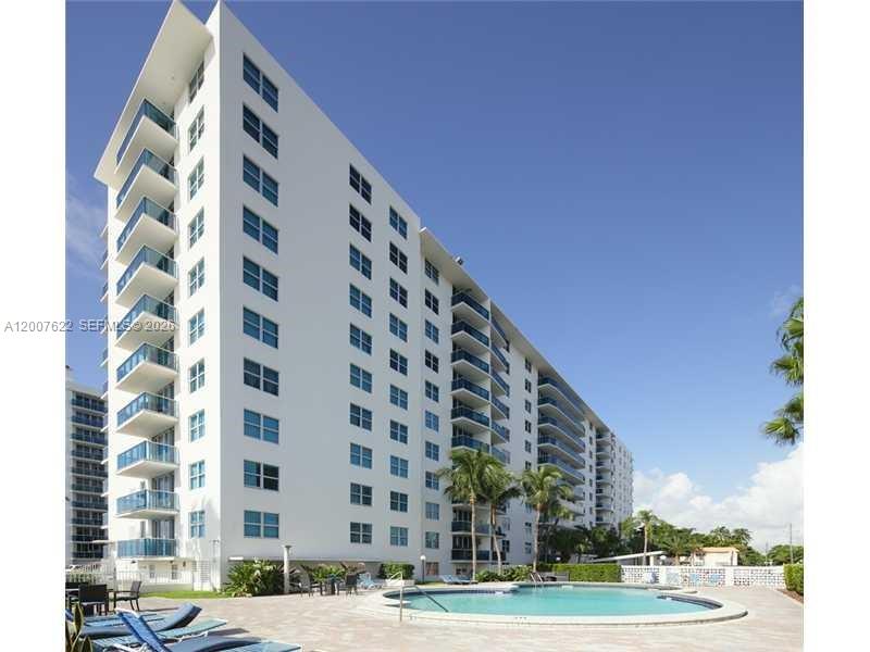 7501 E Treasure Dr 8c Property Photo 12