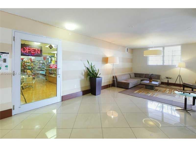 7501 E Treasure Dr 8c Property Photo 14
