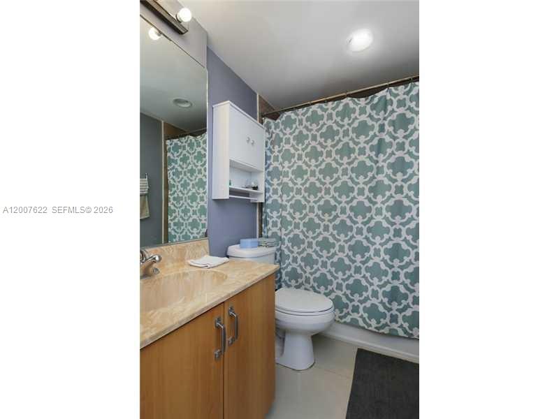 7501 E Treasure Dr 8c Property Photo 15