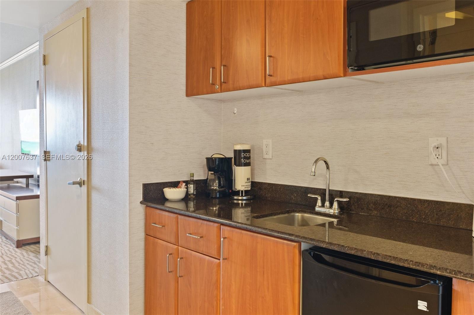 18001 Collins Ave 511 Property Photo 3