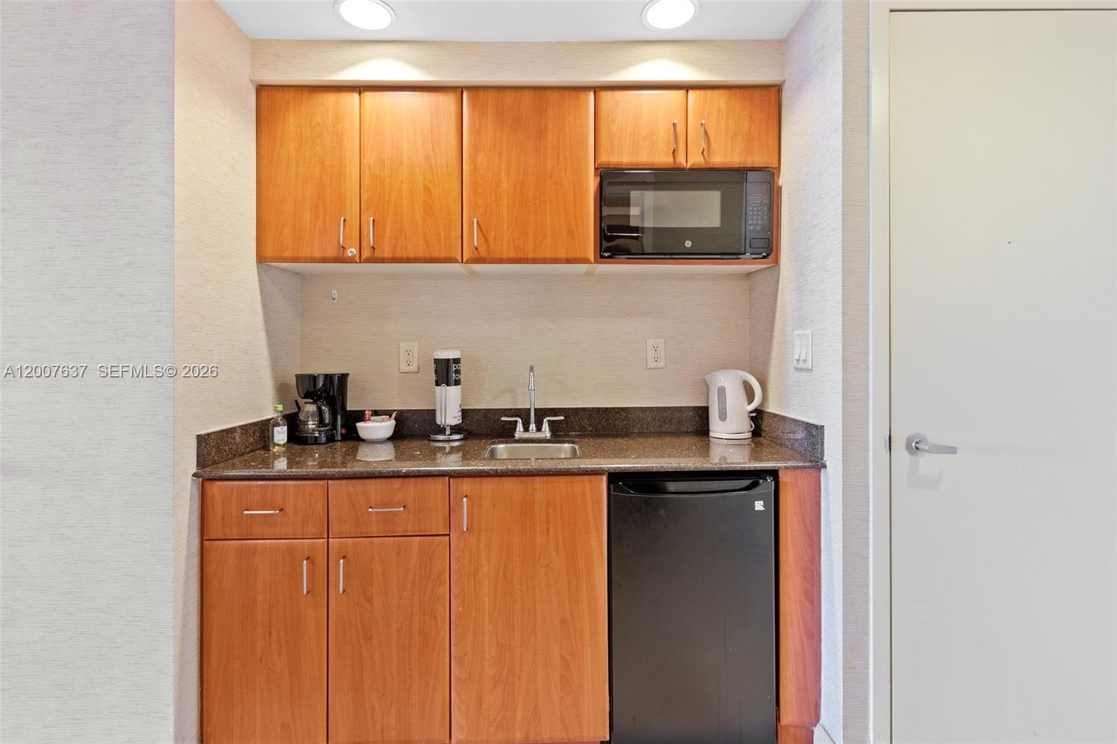 18001 Collins Ave 511 Property Photo 4