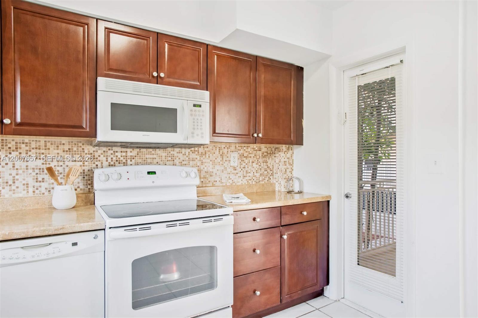 10001 W Bay Harbor Dr 208 Property Photo 10