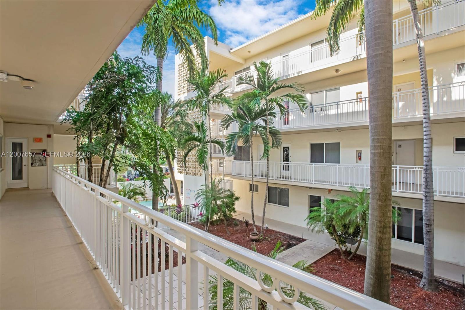 10001 W Bay Harbor Dr 208 Property Photo 13