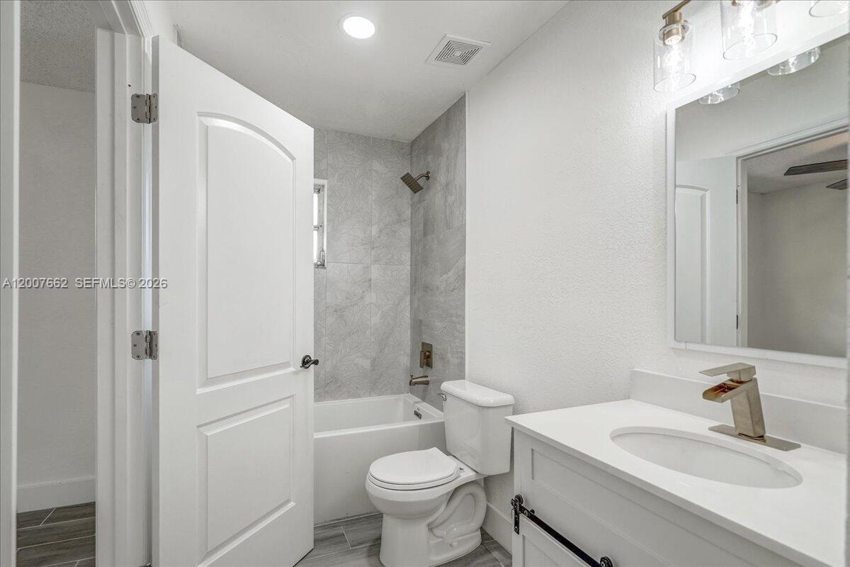 1480 W 36th St Property Photo 12