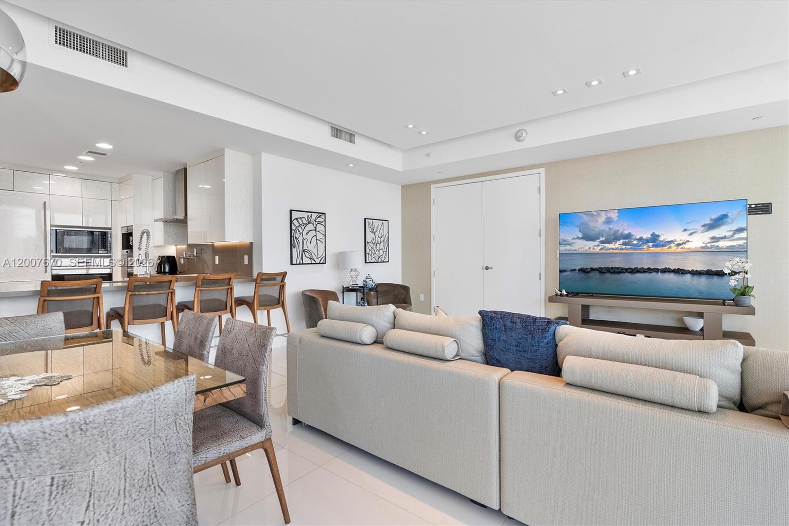 17475 Collins Ave 504 Property Photo 9