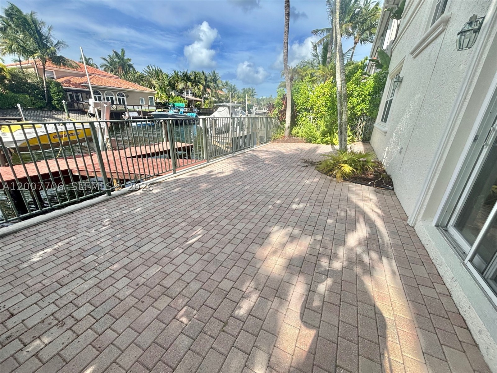 1141 Waterside Ln Property Photo 3