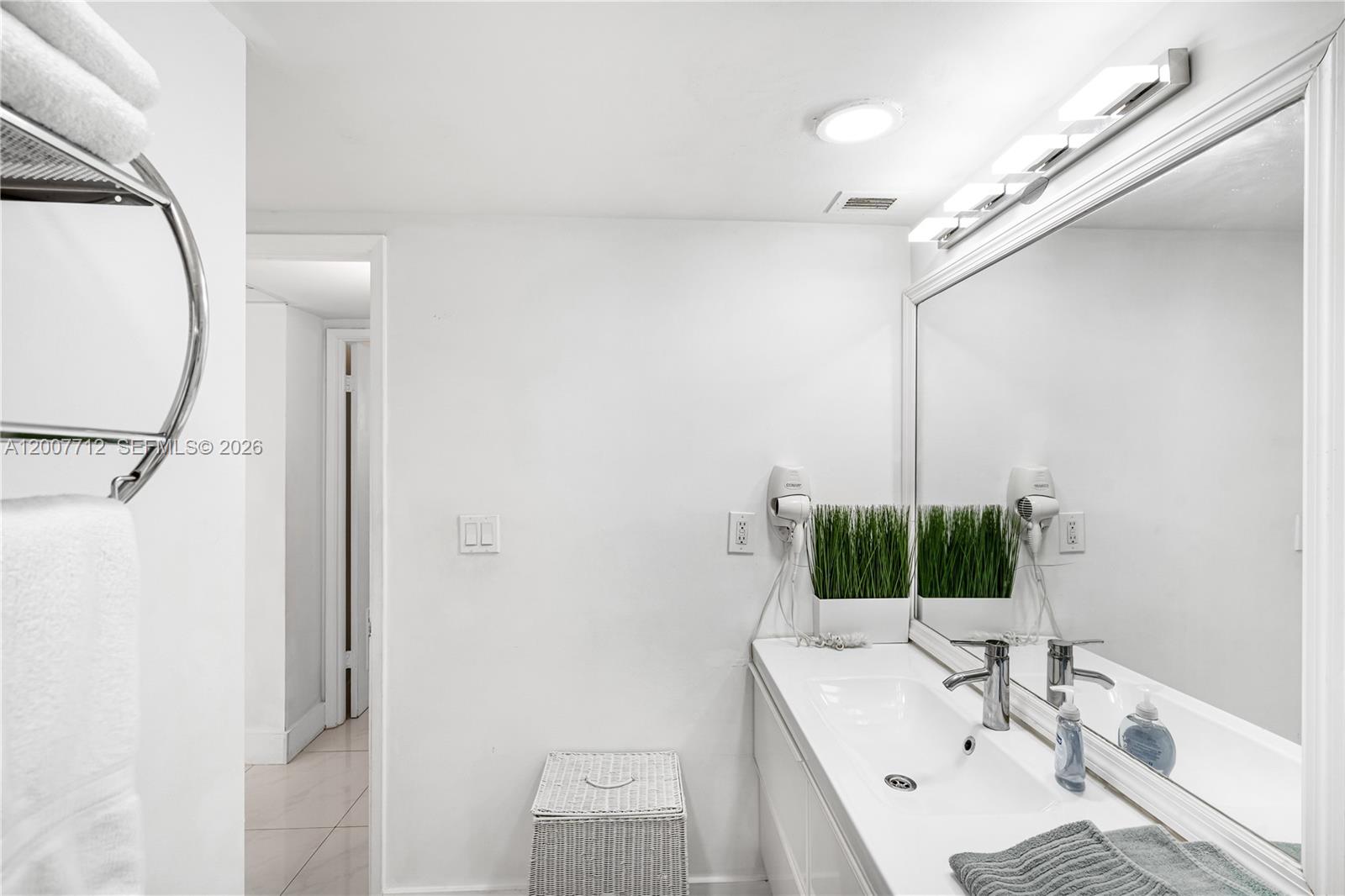 19370 Collins Ave 1612 Property Photo 7