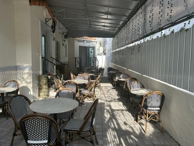 929 Collins Ave Property Photo 4