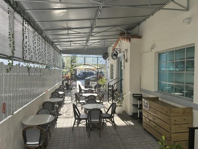 929 Collins Ave Property Photo 6